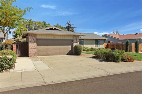 1126 Tudor St, Lodi, CA 95242 